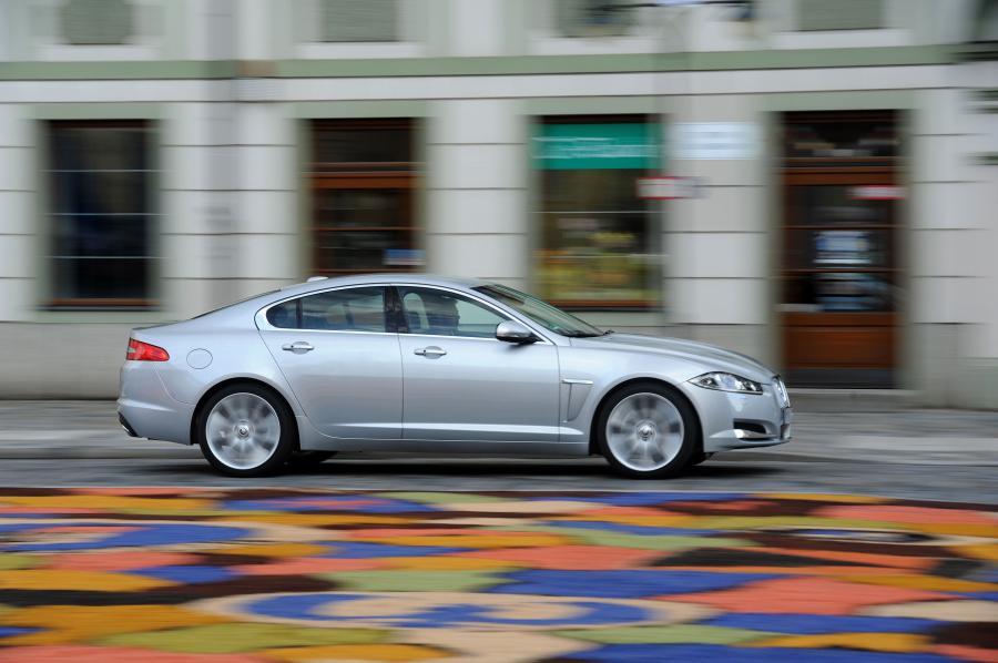  Jaguar XF 2011 года  (фото 38 из 79)